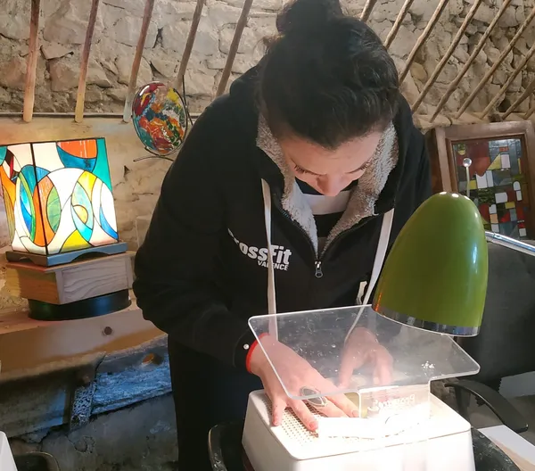 Initiez-vous à la technique du vitrail Tiffany avec Christine - Image n°4 - Wecandoo