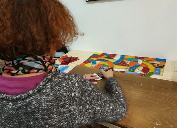 Créez votre grande pièce sur-mesure en vitrail Tiffany sur 3 jours avec Christine - Image n°2 - Wecandoo