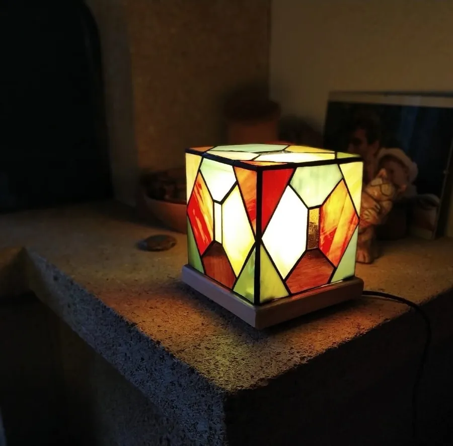 Créez votre grande pièce sur-mesure en vitrail Tiffany sur 3 jours avec Christine - Image n°1 - Wecandoo