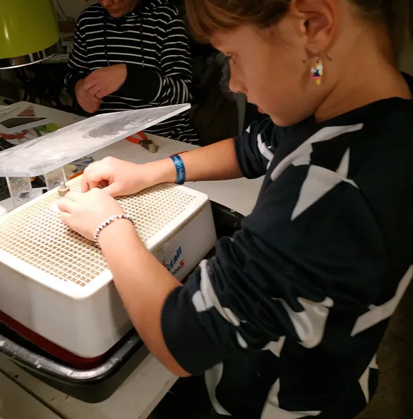 Découvrez le vitrail en duo avec votre enfant avec Christine - Image n°4 - Wecandoo