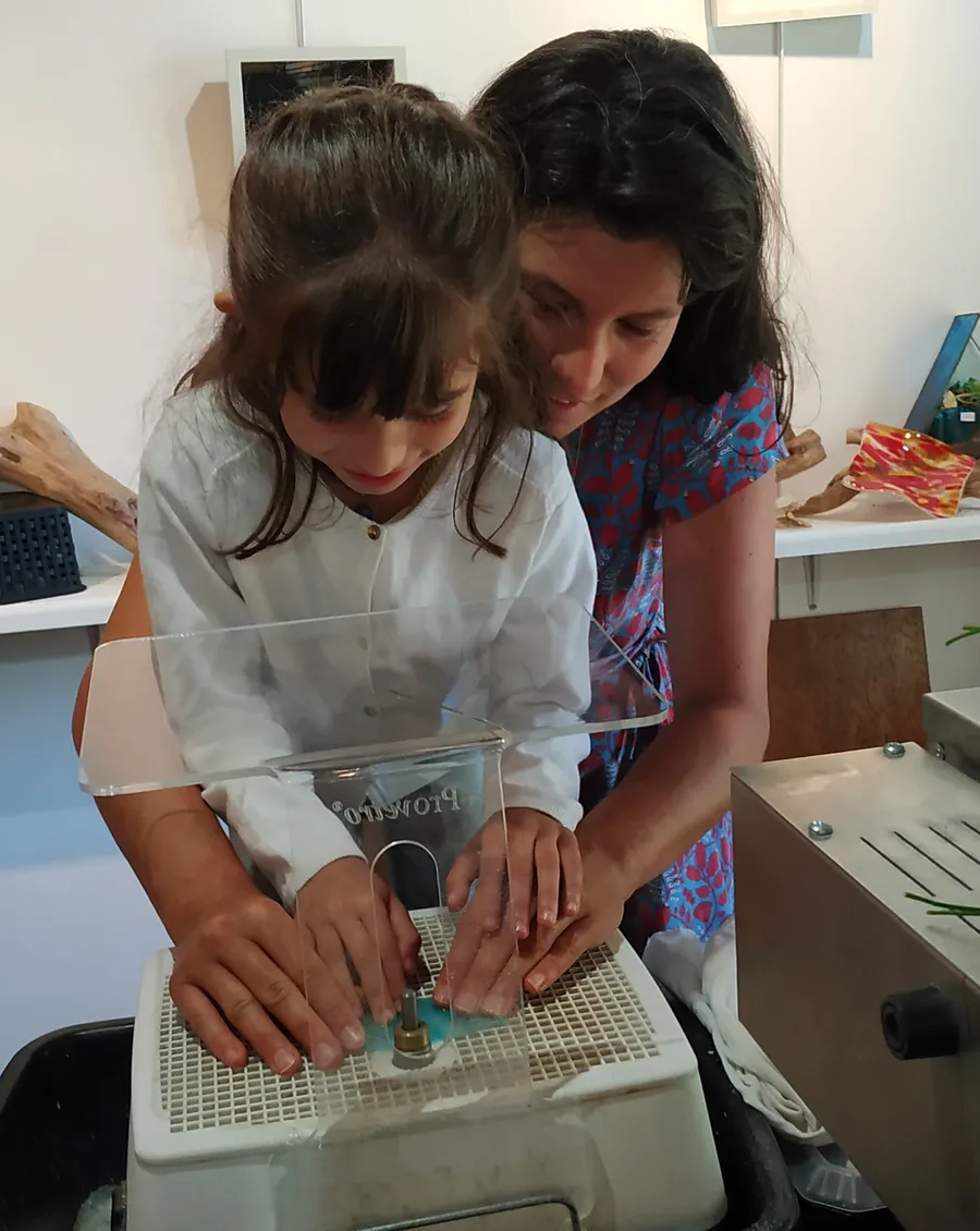 Découvrez le vitrail en duo avec votre enfant avec Christine - Image n°1 - Wecandoo