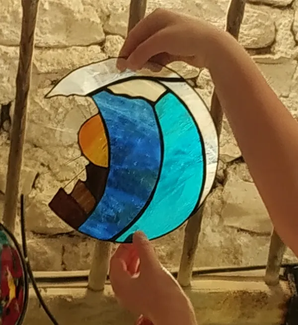 Découvrez le vitrail en duo avec votre enfant avec Christine - Image n°5 - Wecandoo