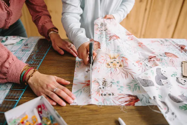 Réalise ton kit de voyage : étui à brosse à dent et petite pochette avec Adélaïde - Image n°4 - Wecandoo