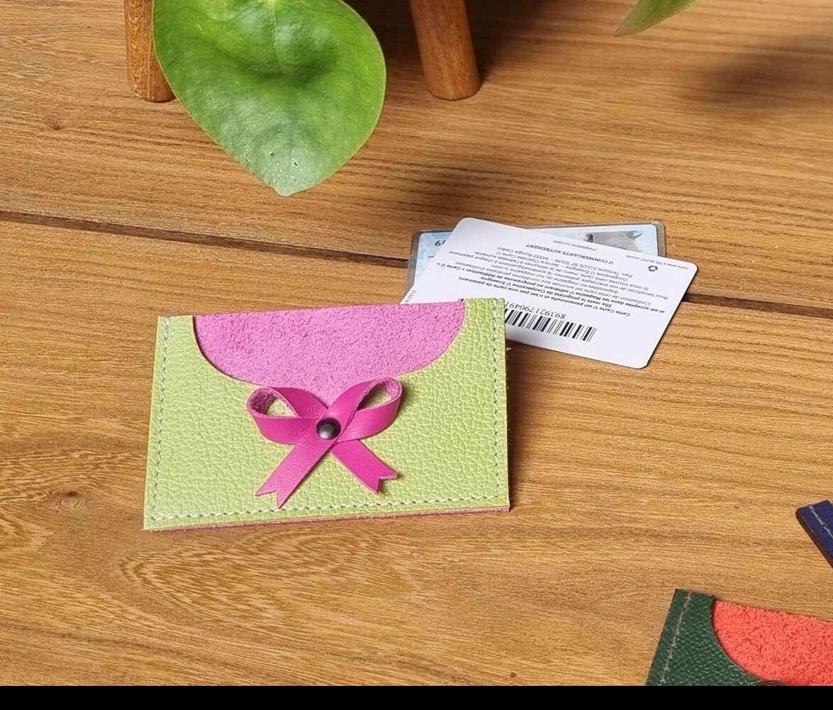 Confectionnez votre porte-cartes en cuir