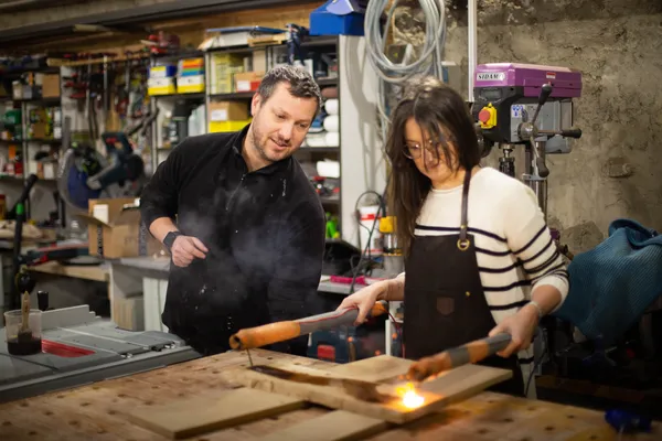 Réalisez vos sous-verres en bois et résine époxy - Image n°3 - Wecandoo