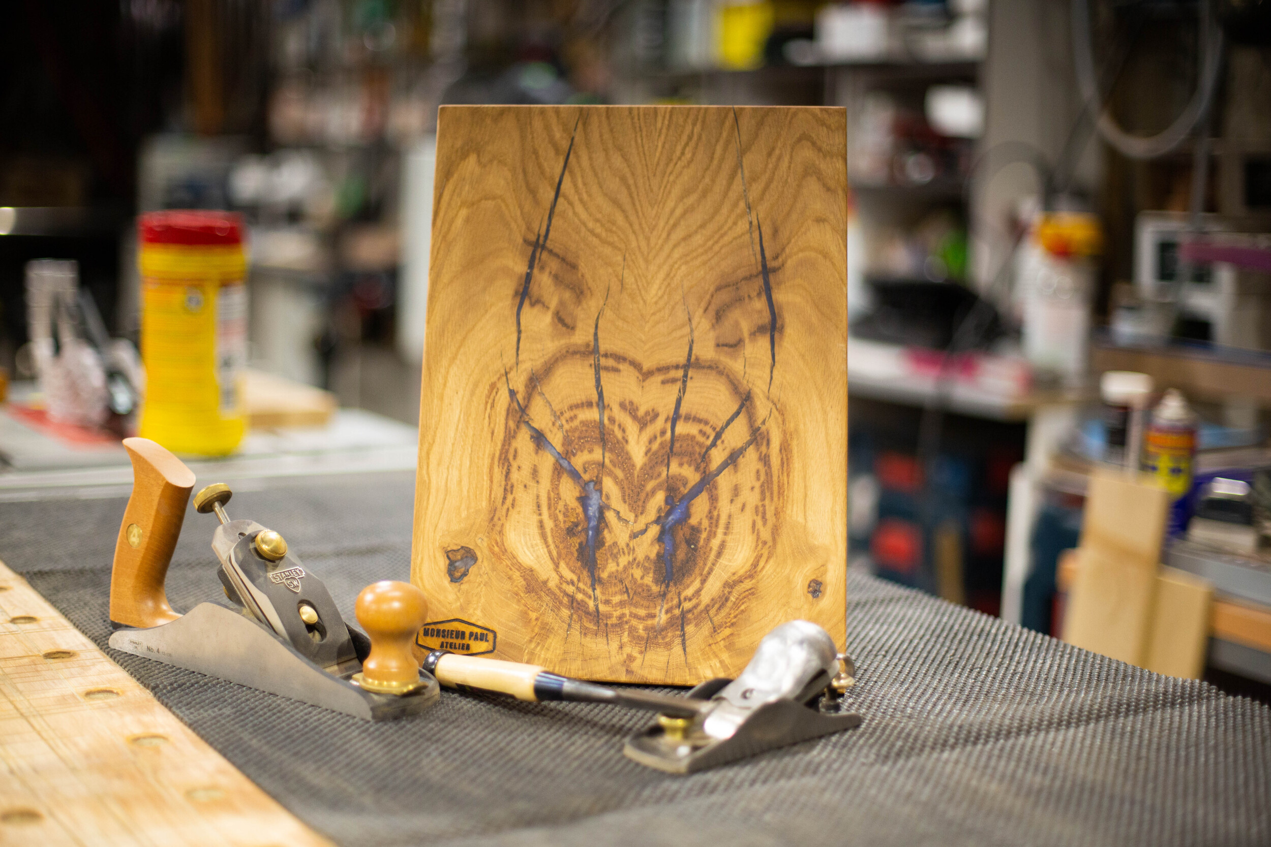 Réalisez votre planche à découper en bois foudroyé