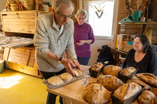 Passez une journée dans la peau d'un boulanger avec Richard - Image n°1 - Wecandoo