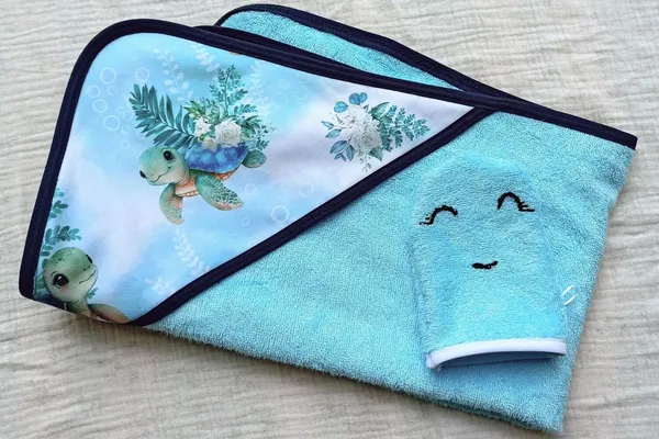 Réalisez un kit bébé pour le bain : mini cape de bain et gant de toilette avec Adélaïde - Image n°5 - Wecandoo