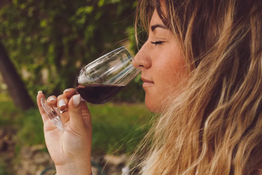 Visitez un domaine viticole et dégustez des vins avec Agathe - Image n°1 - Wecandoo