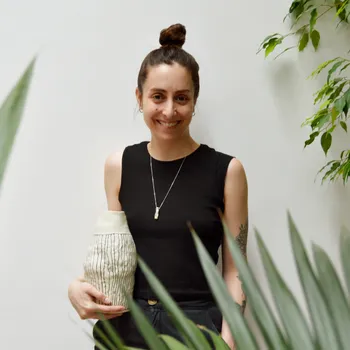 Anna: Keramist & pottendraaier in Brussel