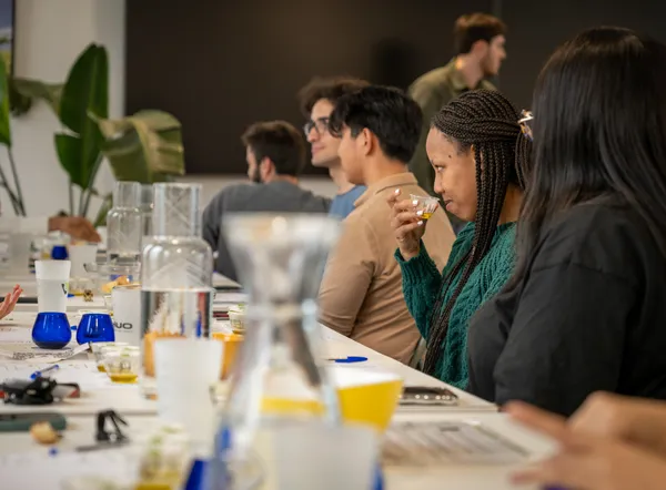 Émerveillez votre équipe et initiez-vous à la dégustation d'huile d'olive avec Daniel, Fémi et Paméla - Image n°3 - Wecandoo