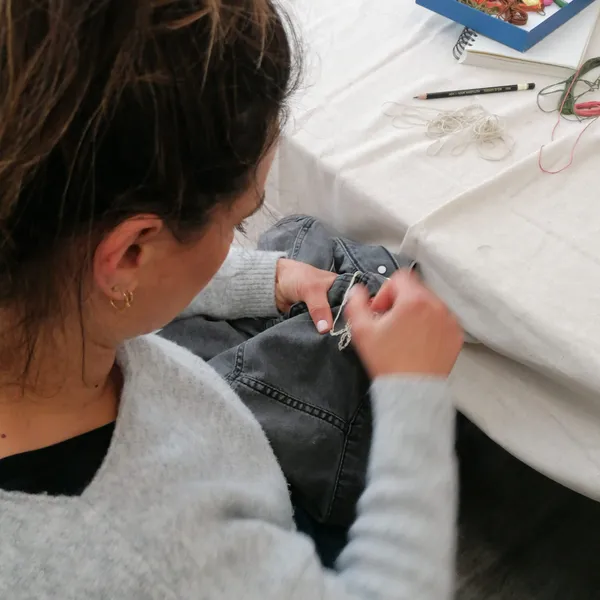 Brodez votre vêtement en jean avec Viviana - Afbeelding nr. 3 - Wecandoo