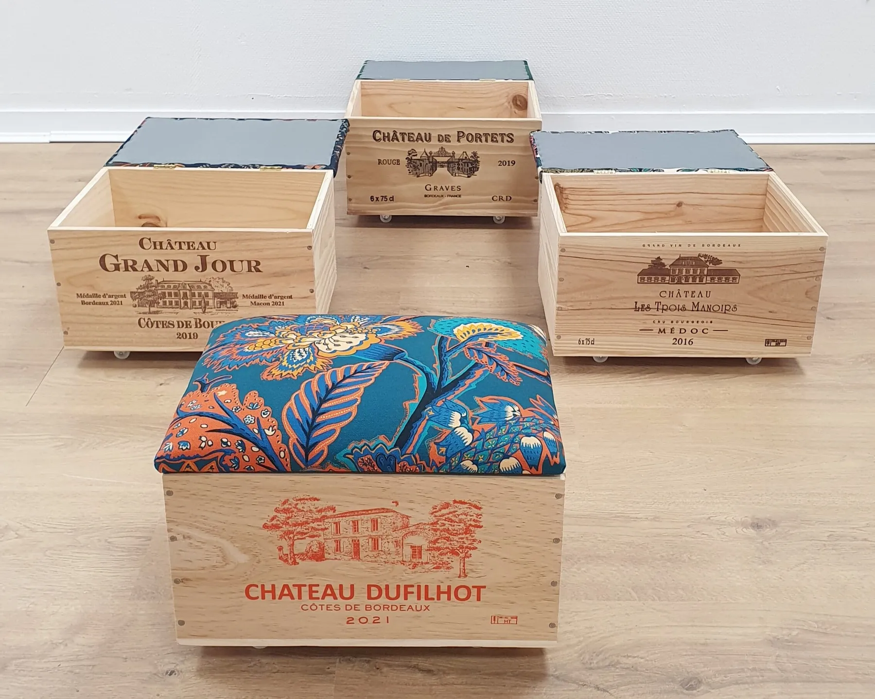 Transformez une caisse de vin en un pouf unique - Image n°1 - Wecandoo