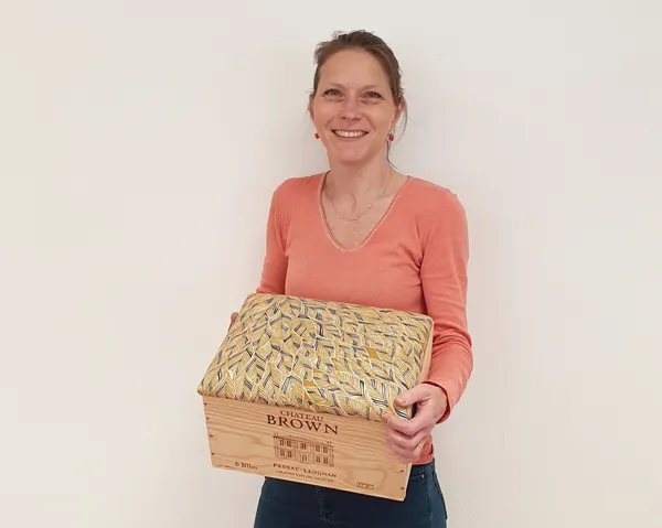 Transformez une caisse de vin en un pouf unique - Afbeelding nr. 5 - Wecandoo