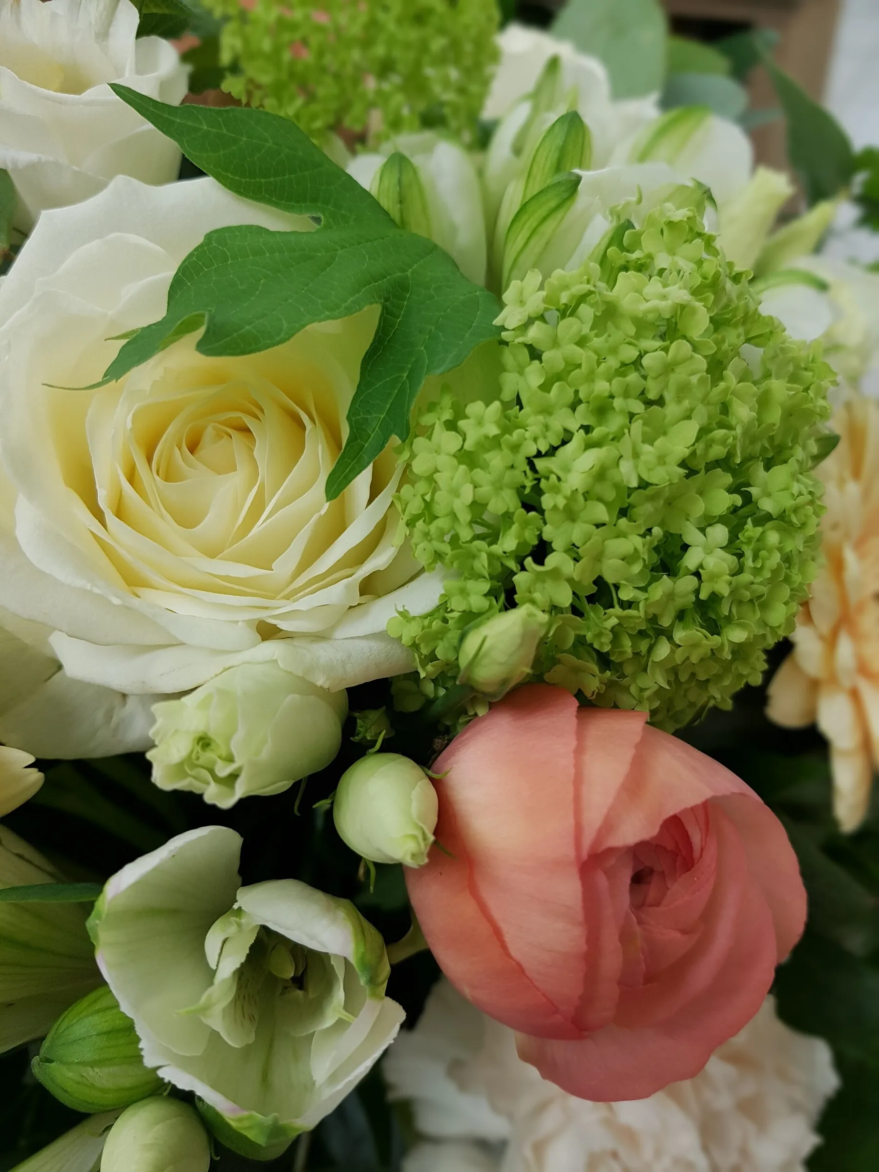 Réalisez votre bouquet de fleurs fraîches locales et de saison - Image n°3 - Wecandoo