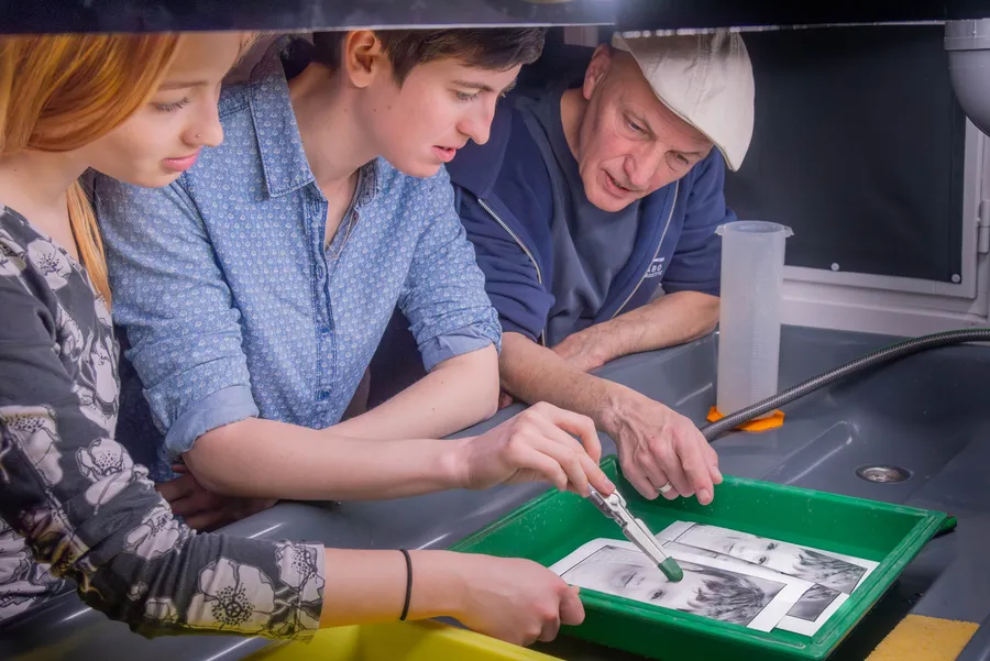 Développez et tirez vos photos argentiques en noir et blanc sur une journée avec François - Image n°1 - Wecandoo