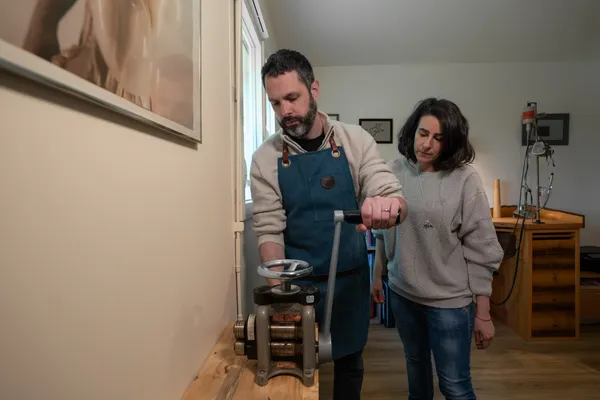 Fabriquez votre jonc en argent écoresponsable avec Marie - Image n°2 - Wecandoo