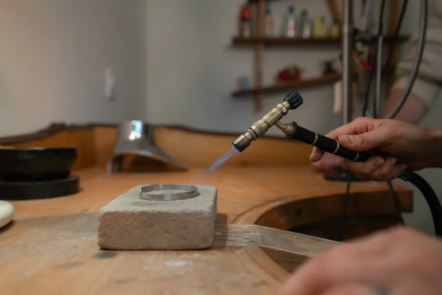 Fabriquez votre jonc en argent écoresponsable avec Marie - Image n°1 - Wecandoo