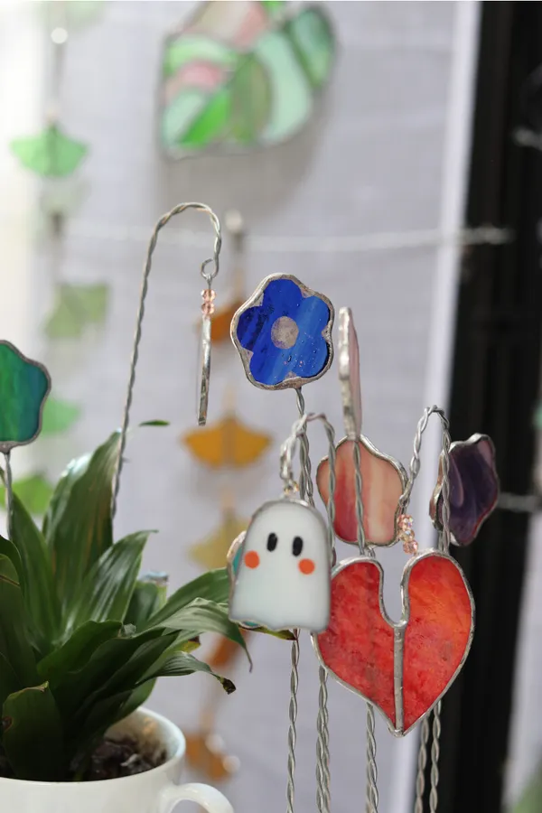 Découvrez le vitrail contemporain à l'aide de la technique Tiffany avec Marie - Afbeelding nr. 1 - Wecandoo