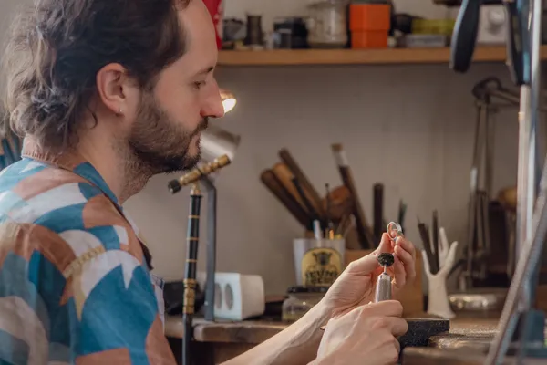 Réalisez votre chevalière en argent sur une journée avec Cécile - Afbeelding nr. 2 - Wecandoo