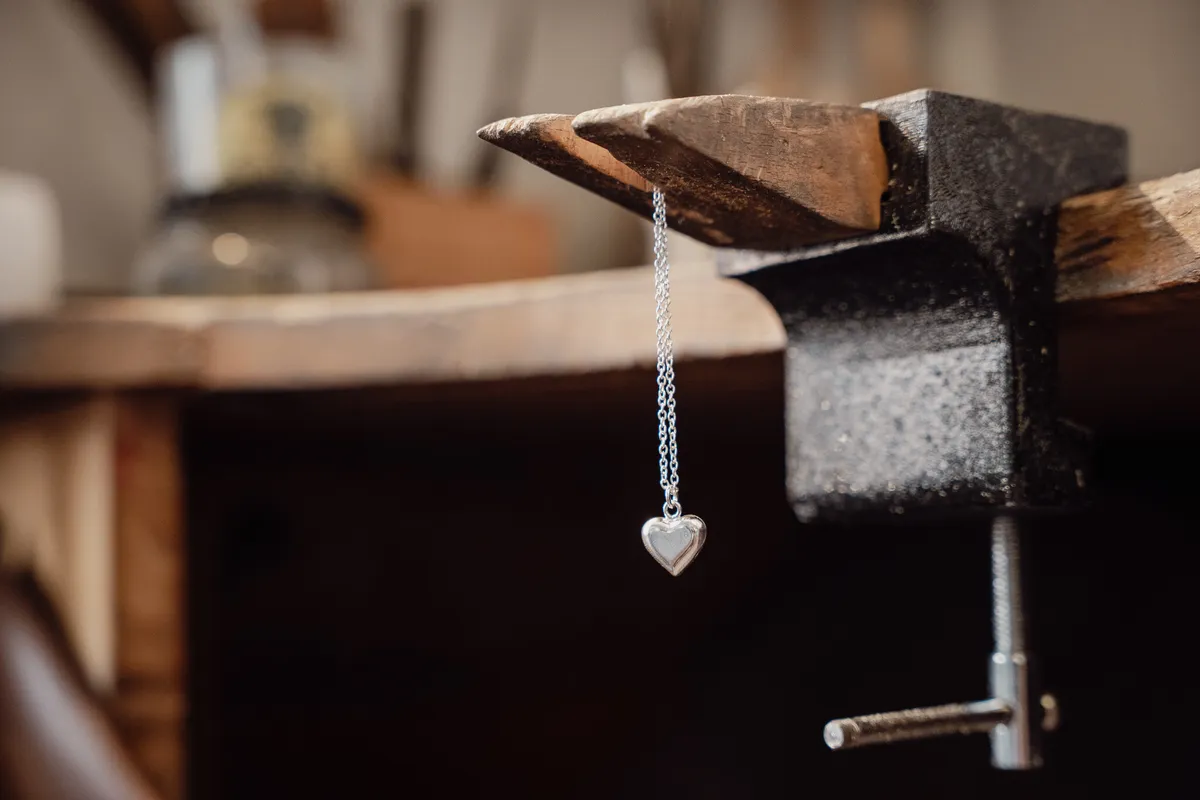 Réalisez votre pendentif en argent en fonte