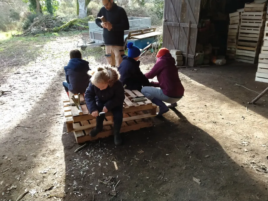 Initiez-vous à la sculpture sur bois en duo avec votre enfant dans le Finistère avec Ludovic - Image n°1 - Wecandoo