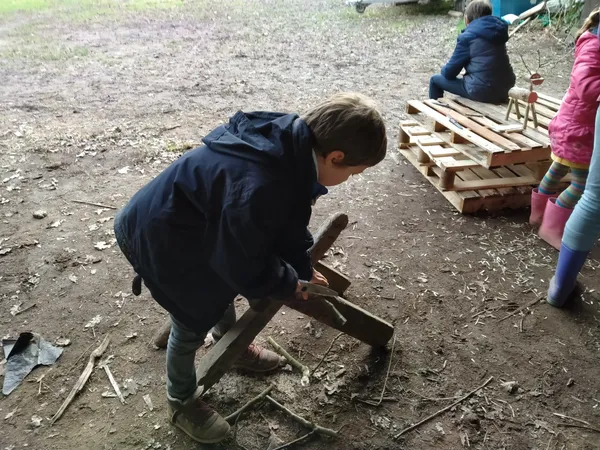 Initiez-vous à la sculpture sur bois en duo avec votre enfant dans le Finistère avec Ludovic - Image n°4 - Wecandoo