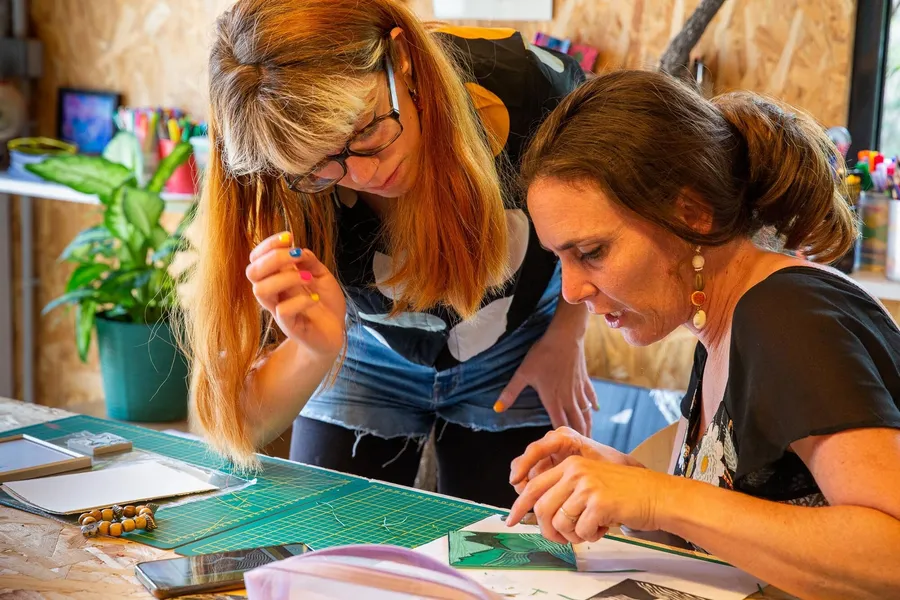 Initiez-vous à la linogravure et réalisez votre plaque gravée avec Emilie - Image n°1 - Wecandoo