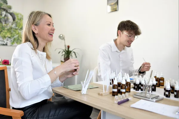 Créez votre parfum dans votre lieu avec Magali - Image n°4 - Wecandoo