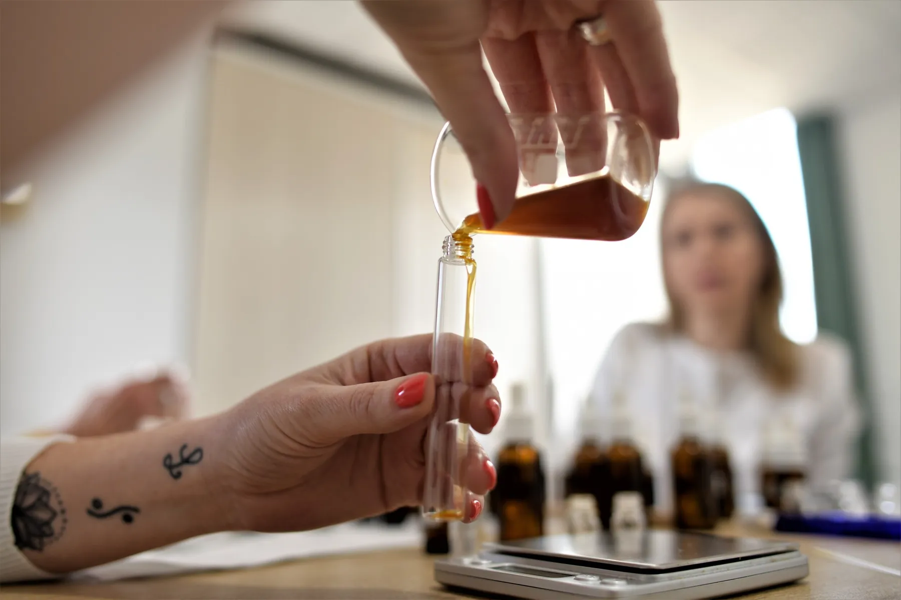 Créez votre parfum dans votre lieu avec Magali - Image n°3 - Wecandoo