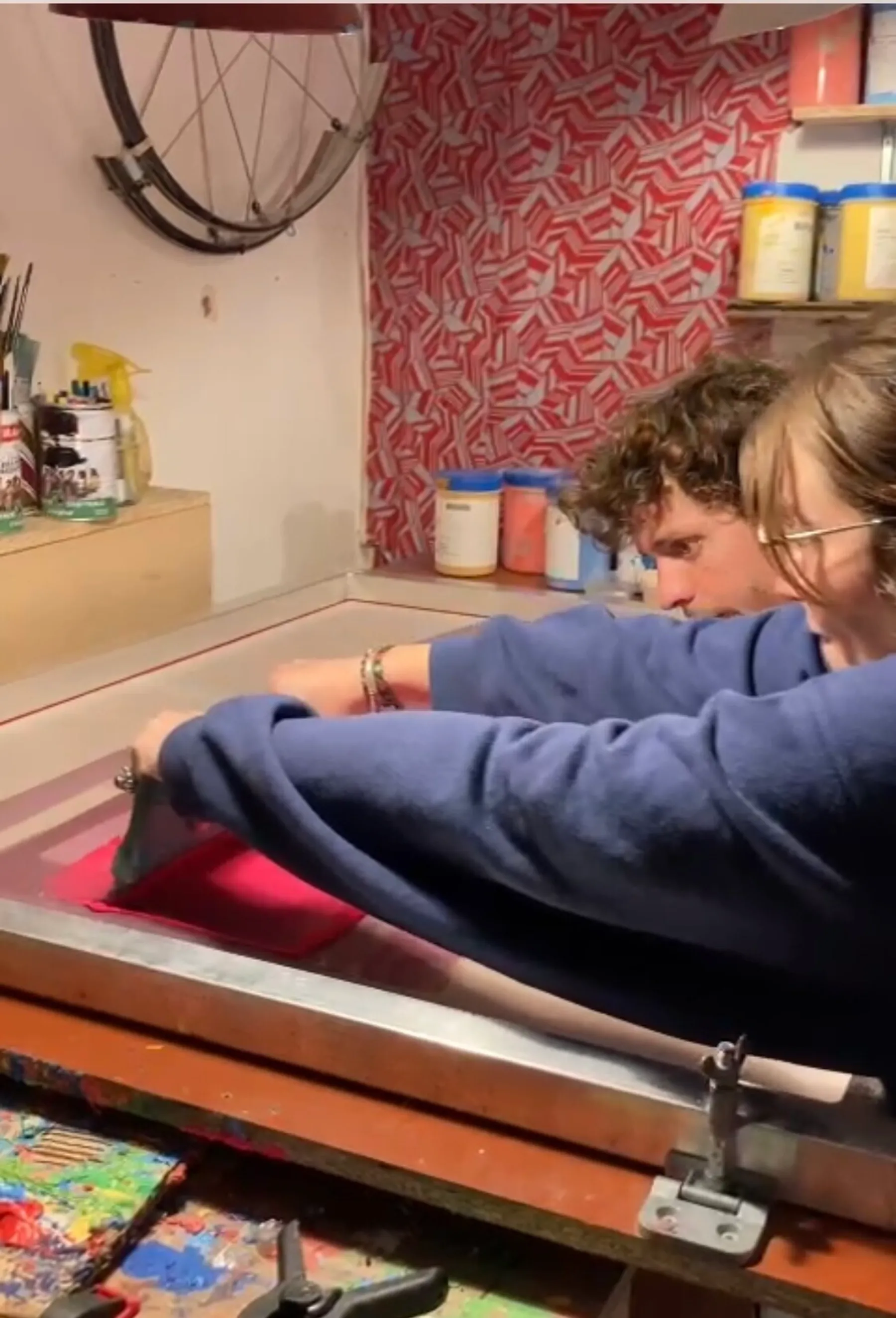 Sérigraphiez et upcyclez votre t-shirt avec votre propre visuel - Image n°1 - Wecandoo