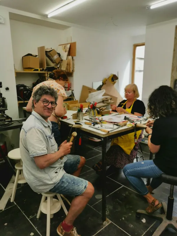 Fabriquez votre bague, pendentif ou boucle d'oreille avec Manon à Bourges - Image n°3 - Wecandoo