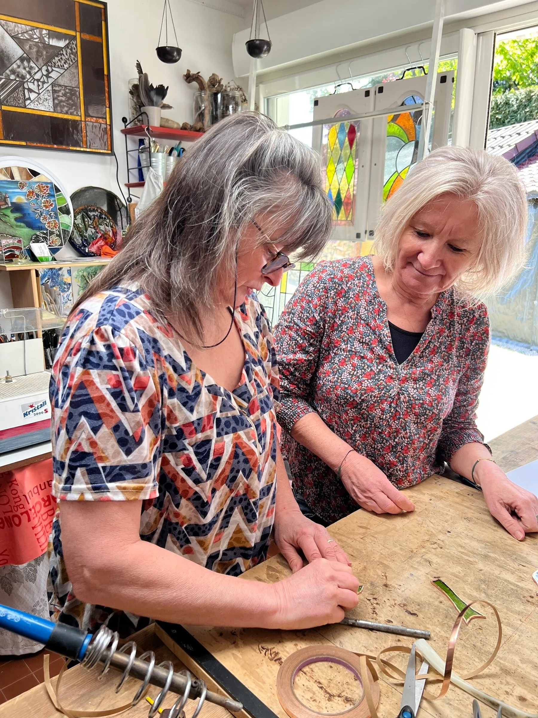 Initiez-vous au vitrail Tiffany ou traditionnel avec Carol - Image n°2 - Wecandoo