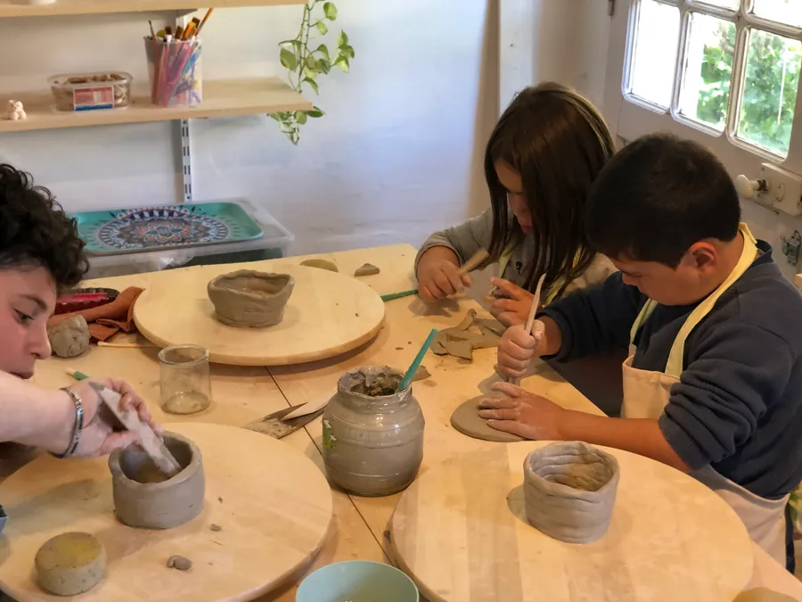 Découvrez le modelage en famille avec Perrine - Image n°1 - Wecandoo