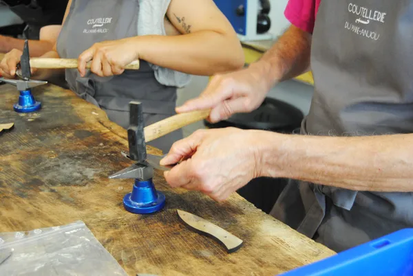 Assemblez et façonnez votre couteau pliant l'Anjou avec Antoine et son équipe - Image n°5 - Wecandoo