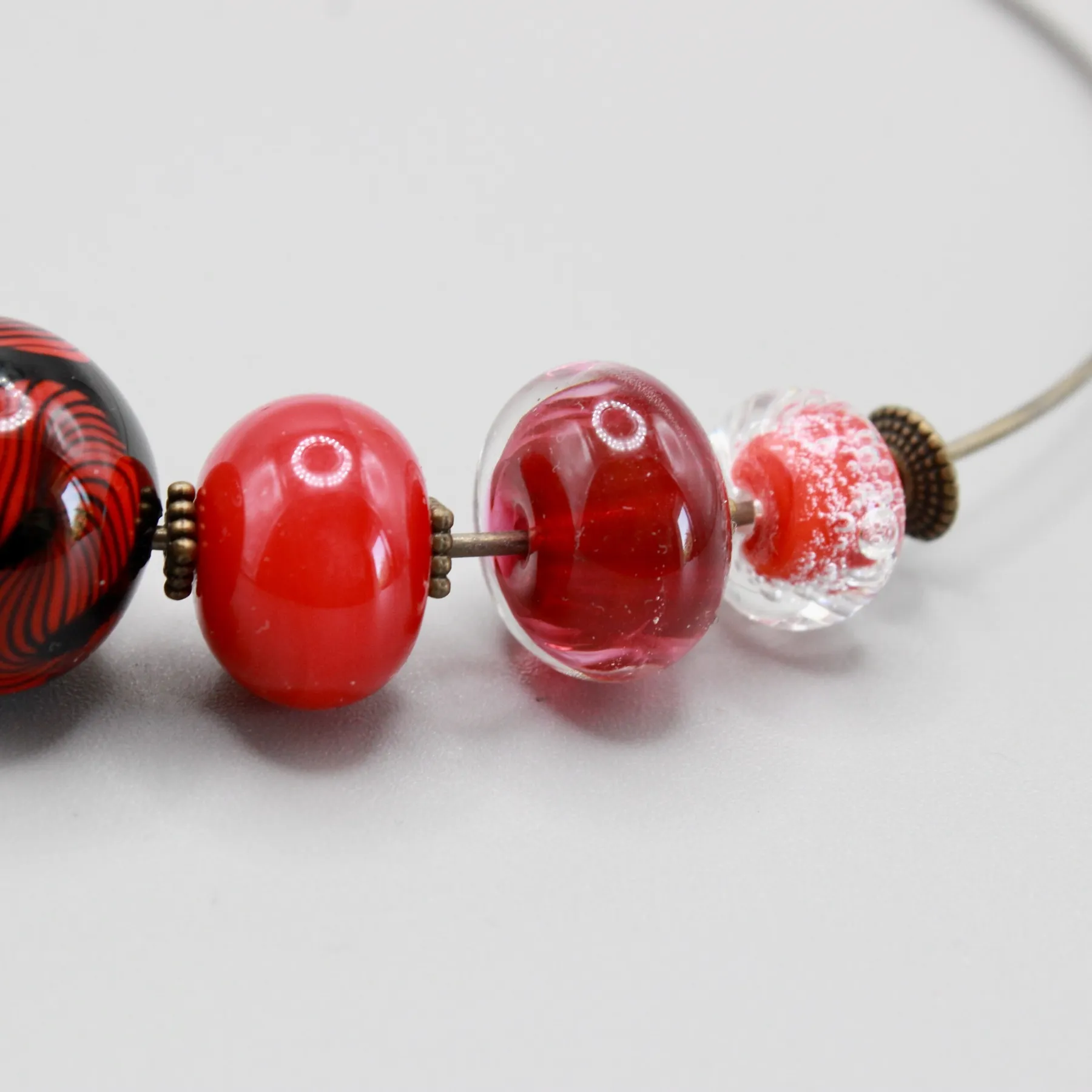 Créez votre bijou en perles de verre avec Pascal - Image n°3 - Wecandoo