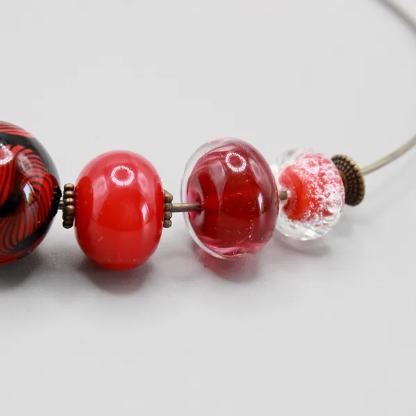 Créez votre bijou en perles de verre avec Pascal - Image n°3 - Wecandoo