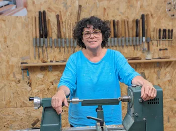 Isabelle: Tourneur sur bois in Lyon