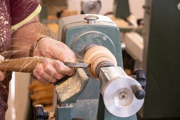 Réalisez votre toupie et sa piste avec Isabelle - Image n°3 - Wecandoo