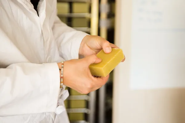 Réalisez votre savon saponifié à froid avec Aurélie - Afbeelding nr. 3 - Wecandoo