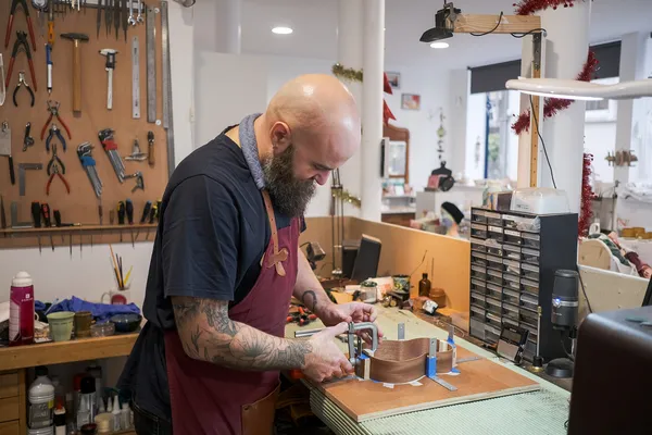 Découvrez le métier de luthier avec Thomas - Image n°5 - Wecandoo