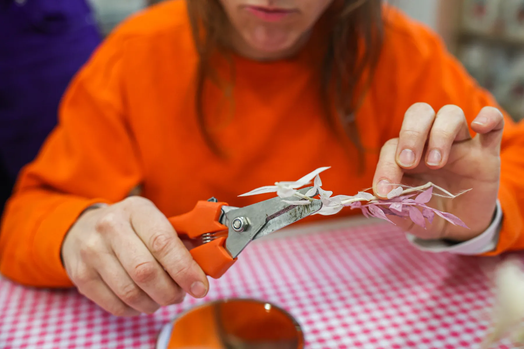 Fabriquez votre couronne de fleurs séchées avec Camille et Solenne - Image n°5 - Wecandoo