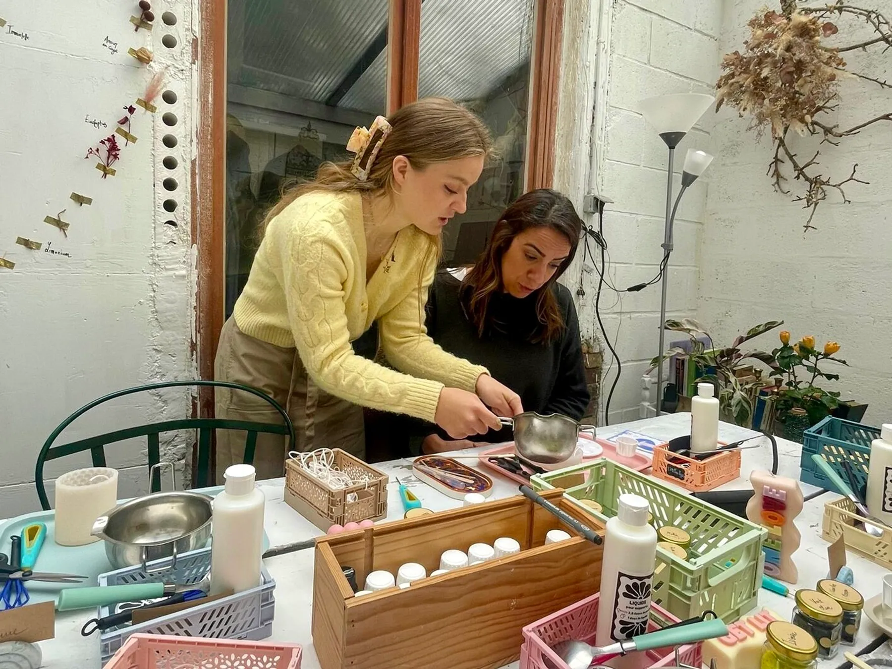 Fabriquez vos bougies parfumées et leur socle avec Héloïse - Image n°2 - Wecandoo