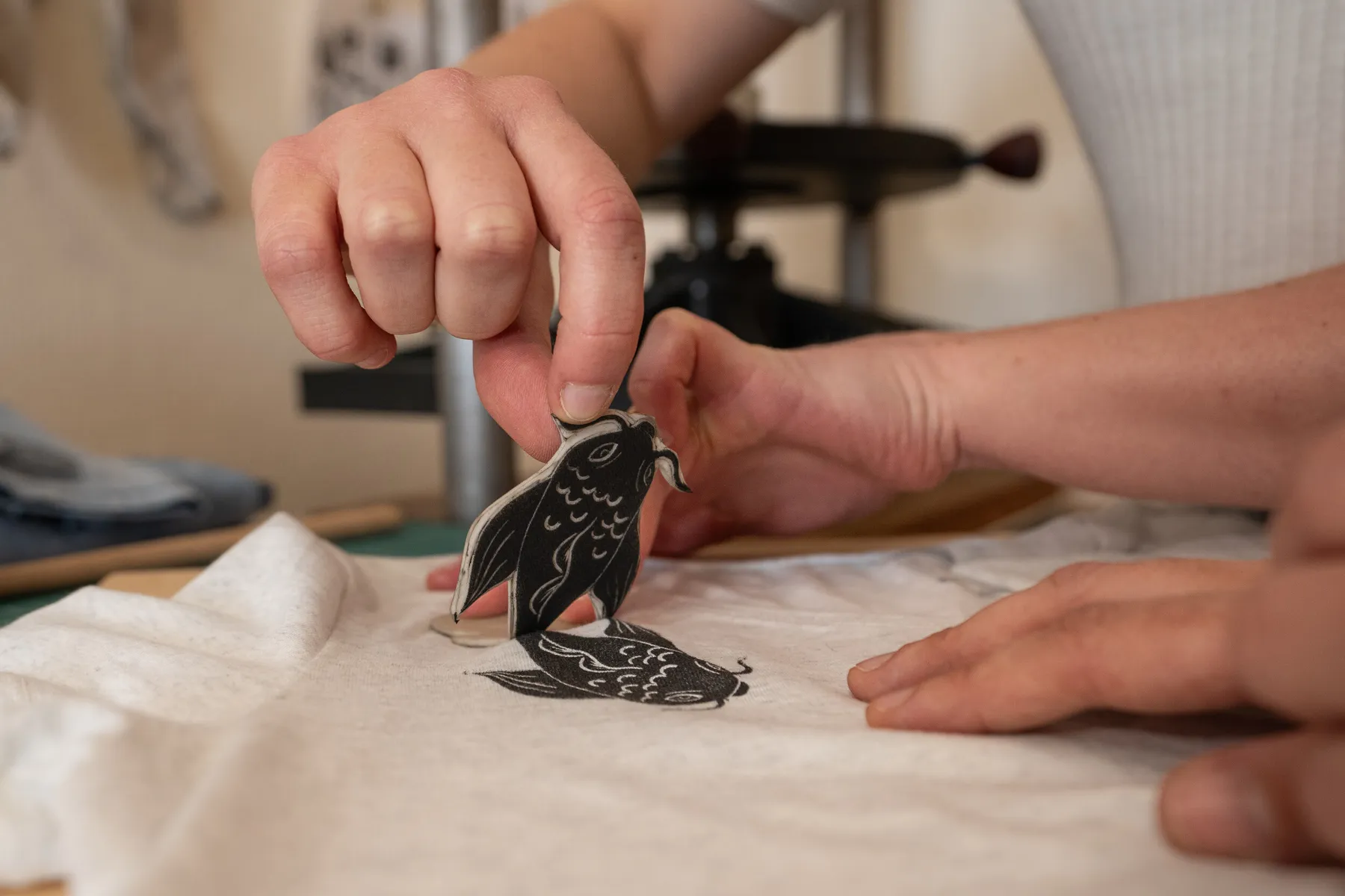 Imprimez votre vêtement en linogravure avec XM - Afbeelding nr. 4 - Wecandoo