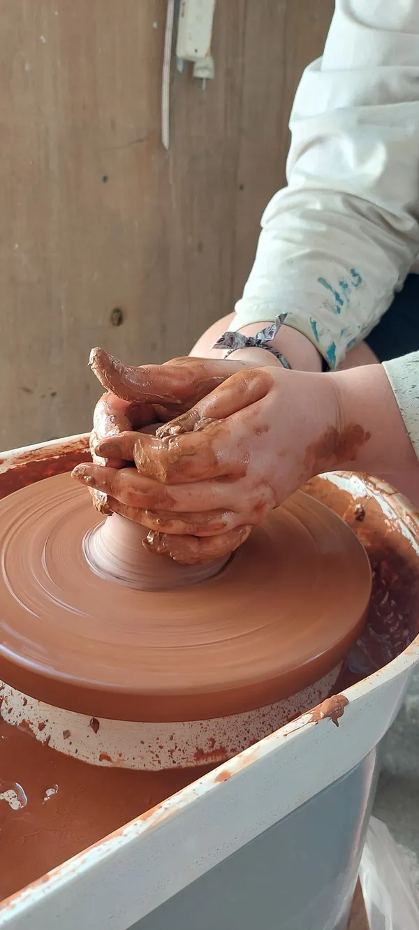 Initiez-vous à la poterie au tour sur deux jours avec Béatrice - Afbeelding nr. 2 - Wecandoo