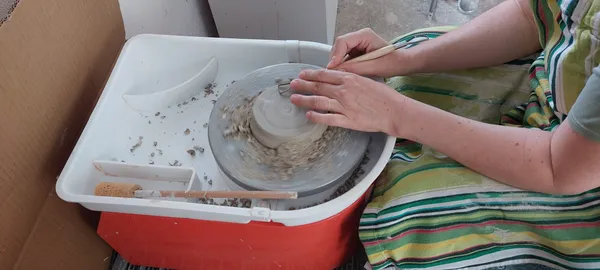 Initiez-vous à la poterie au tour sur deux jours avec Béatrice - Afbeelding nr. 4 - Wecandoo