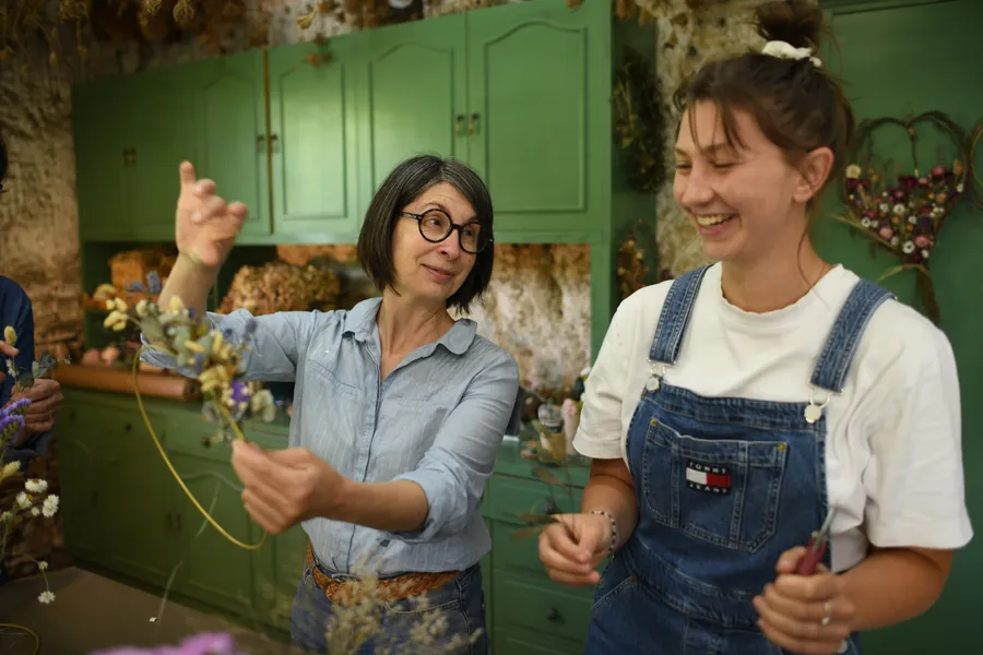 Créez votre couronne en fleurs séchées locales avec Laurence - Image n°1 - Wecandoo