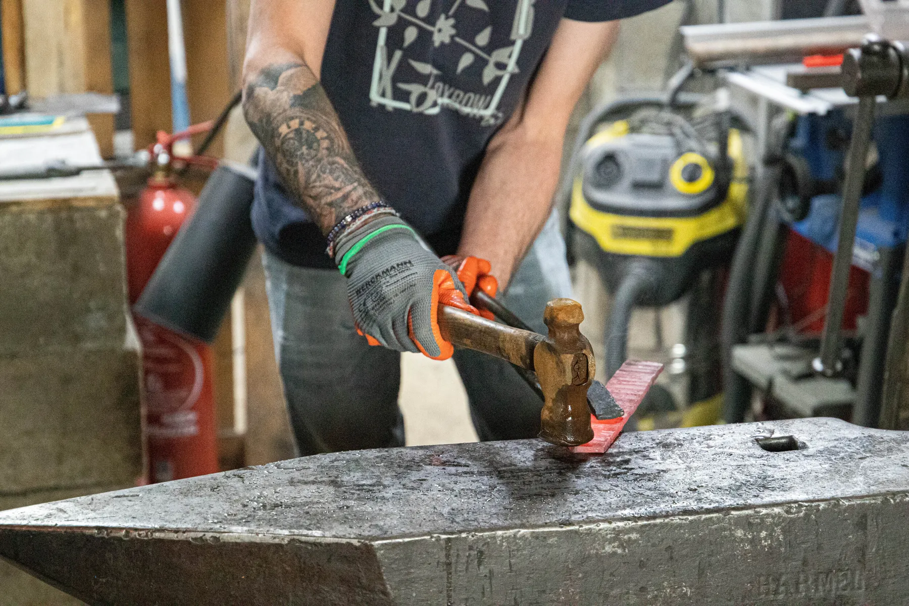 Réalisez votre couteau full steel et son étui en cuir avec Nicolas - Image n°1 - Wecandoo