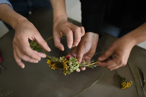 Créez votre couronne en fleurs séchées locales avec Laurence - Image n°3 - Wecandoo