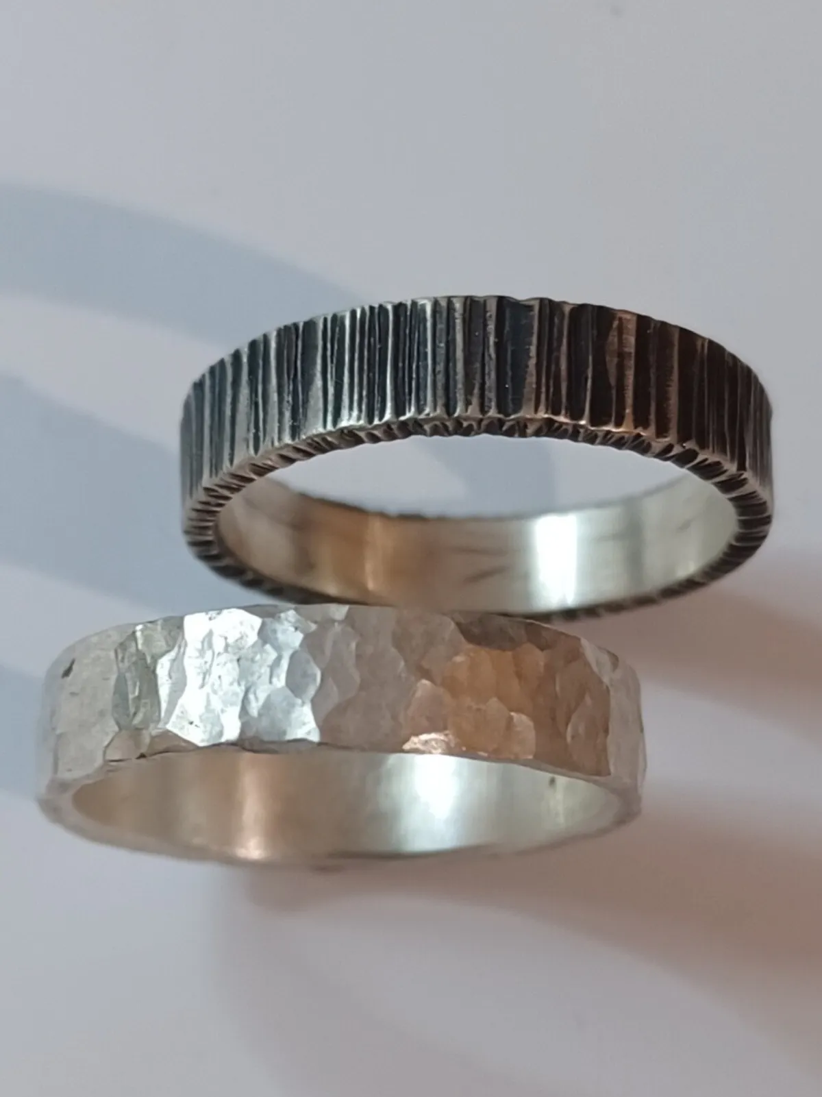 Fabriquez vos alliances en argent en couple